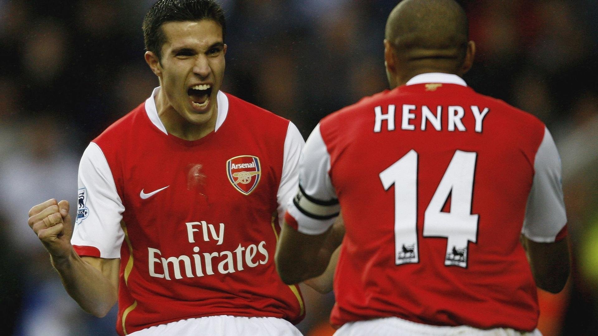 爱游戏官网-【战术应用实录】比赛中变换战术扭转乾坤的经典瞬间，战术变化